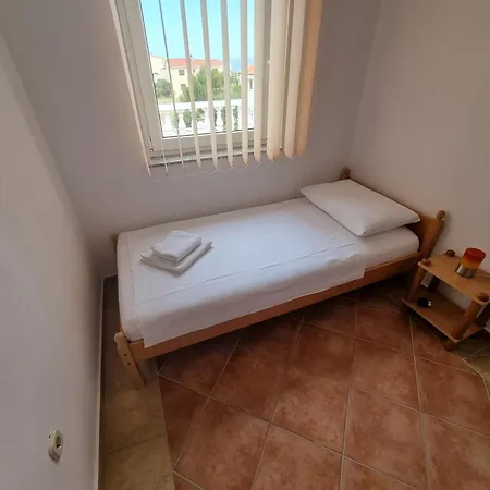 Apartment By The Sea - 21649 Vir