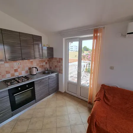 Apartment By The Sea - 21649