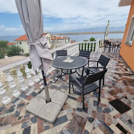 By The Sea - 21649 Appartement Vir